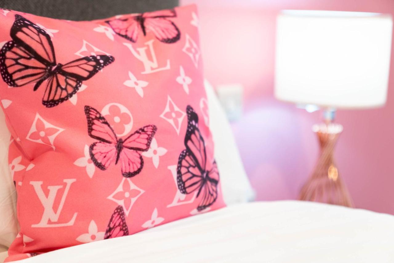 Maevela Apartments ☆ Pink Luxury Apartment With Balcony - Birmingham City Centre - 5 Min Walk From Bullring, Cube, Mailbox, New Street Station - Free Netflix & Wifi 외부 사진