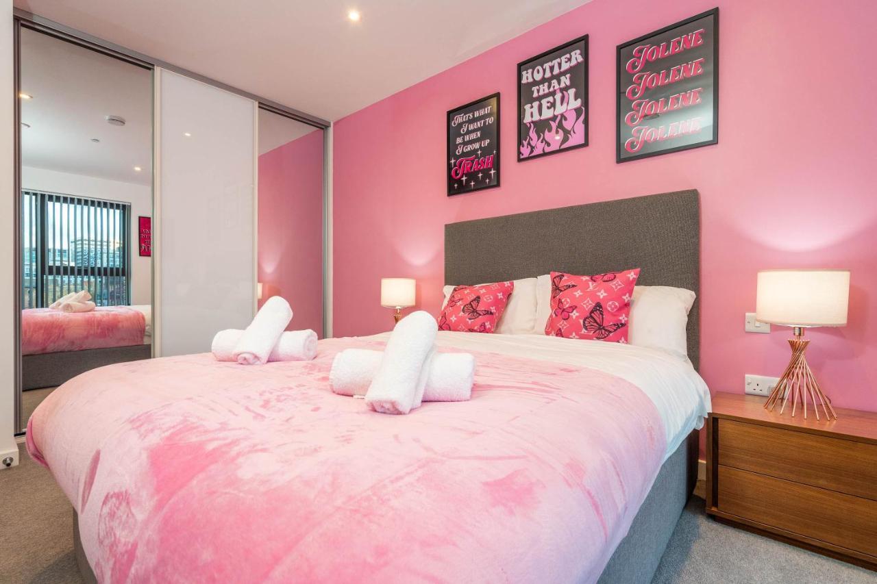 Maevela Apartments ☆ Pink Luxury Apartment With Balcony - Birmingham City Centre - 5 Min Walk From Bullring, Cube, Mailbox, New Street Station - Free Netflix & Wifi 외부 사진