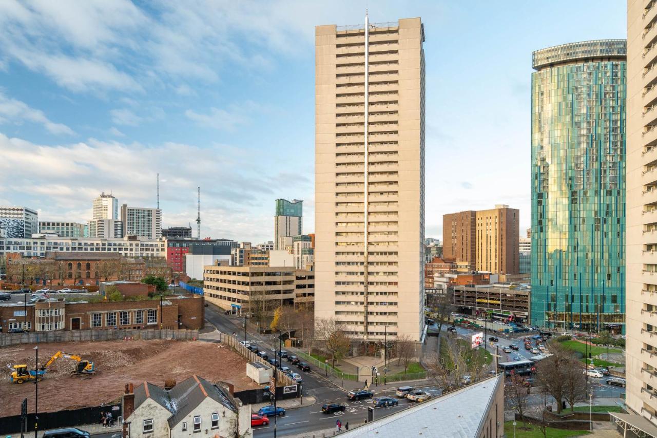 Maevela Apartments ☆ Pink Luxury Apartment With Balcony - Birmingham City Centre - 5 Min Walk From Bullring, Cube, Mailbox, New Street Station - Free Netflix & Wifi 외부 사진