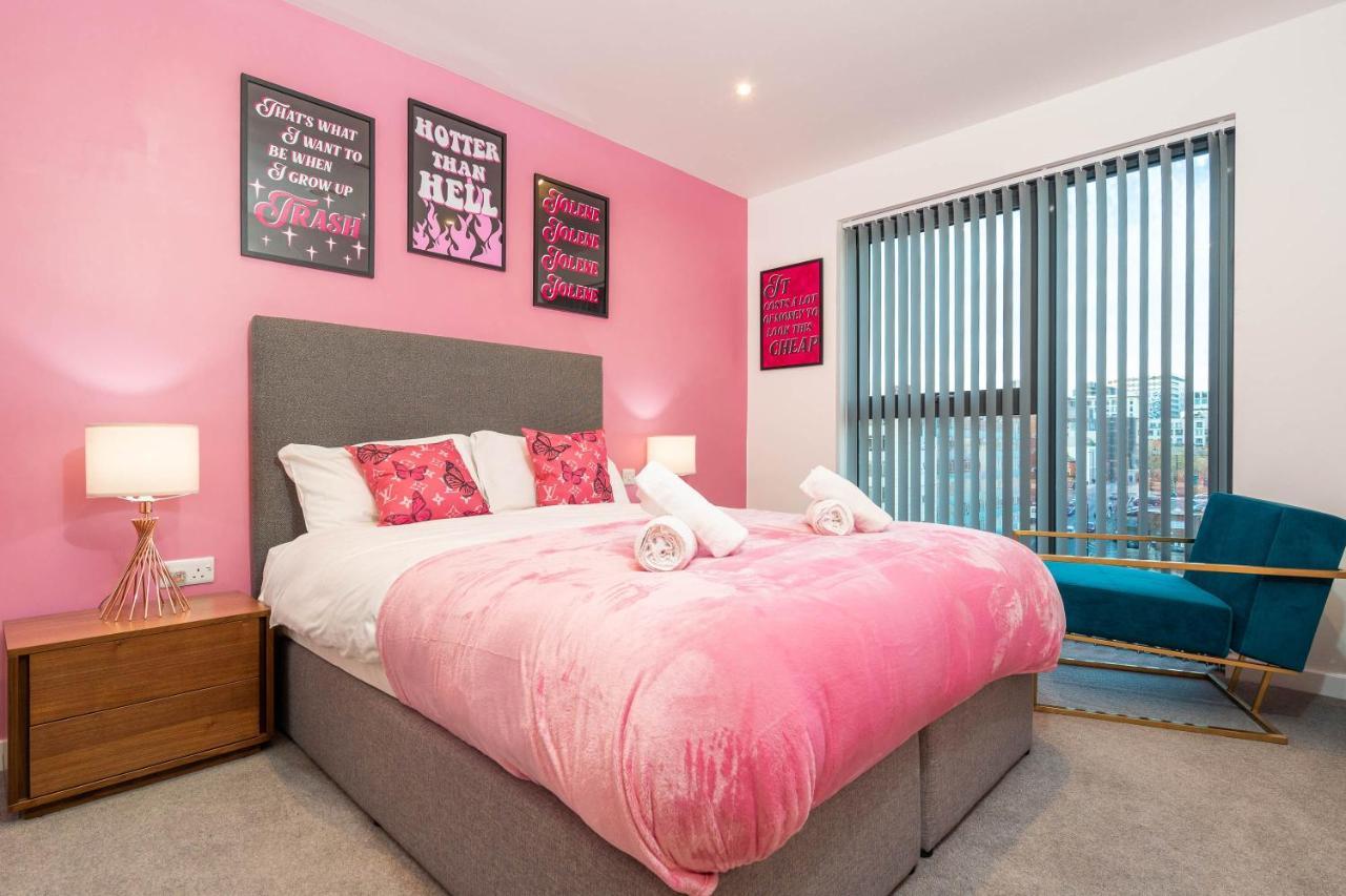 Maevela Apartments ☆ Pink Luxury Apartment With Balcony - Birmingham City Centre - 5 Min Walk From Bullring, Cube, Mailbox, New Street Station - Free Netflix & Wifi 외부 사진