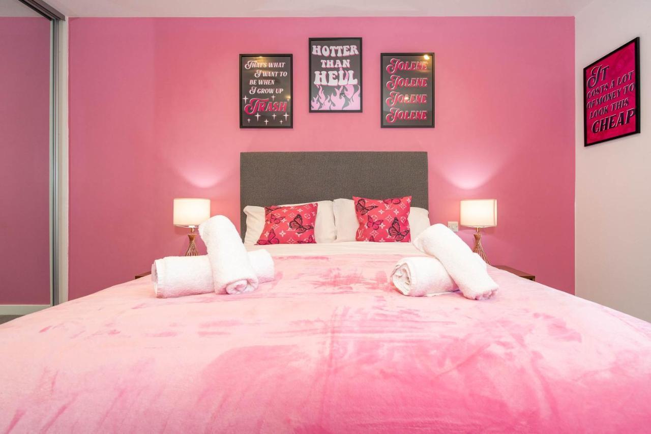 Maevela Apartments ☆ Pink Luxury Apartment With Balcony - Birmingham City Centre - 5 Min Walk From Bullring, Cube, Mailbox, New Street Station - Free Netflix & Wifi 외부 사진