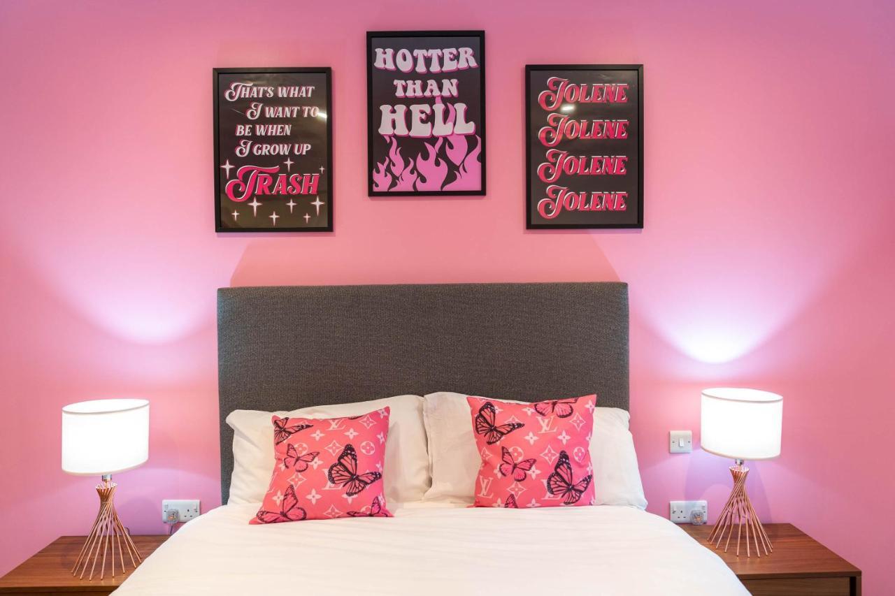 Maevela Apartments ☆ Pink Luxury Apartment With Balcony - Birmingham City Centre - 5 Min Walk From Bullring, Cube, Mailbox, New Street Station - Free Netflix & Wifi 외부 사진